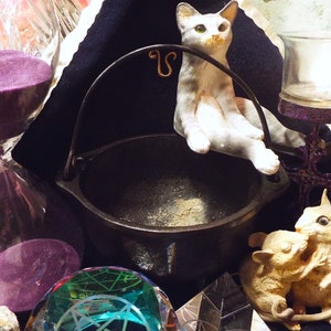CAULDRON, VINTAGE CAULDRON, Witch Cauldron,Small Cauldron, Minature Cauldron, Black Cauldron,Cast Iron Cauldron,Mini Cauldron,Old Cauldron