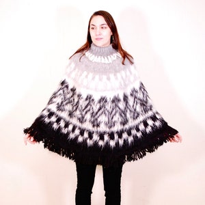 1960&#39;s/70&#39;s Grey Knit Turtleneck Poncho / Cape / Shawl / Hippie / Boho / Rare Collectable Retro / bjr