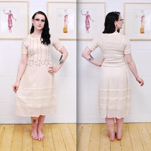 Vintage 1920&#39;s/30&#39;s Beige Cotton Shift Dress with Floral Needlepoint Embroidery / Grapes of Wrath / Rare Collectable Retro