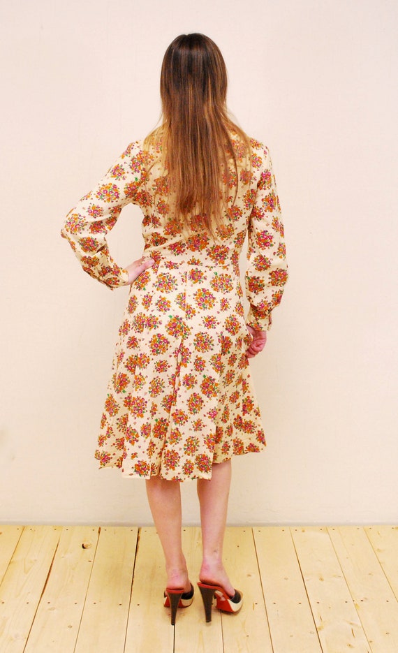 1970's Tan Floral Cotton Gauze Summer Dress / Hip… - image 10
