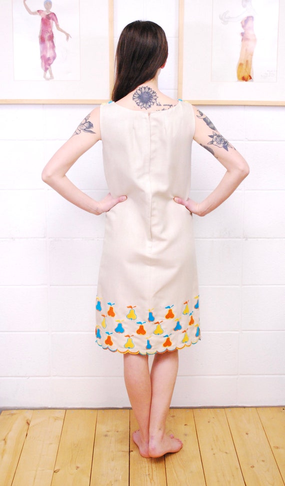 1960's Tan Linen Summer Day Dress / Embroidered P… - image 5