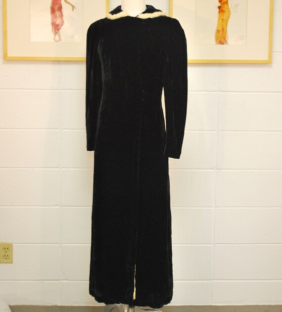 1930's Black Silk Velvet Opera Coat / White Fur C… - image 3