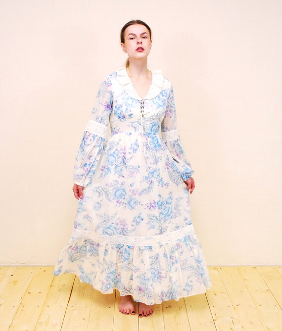 1960's/70's Light Blue Floral Maxi Dress with Lac… - image 2