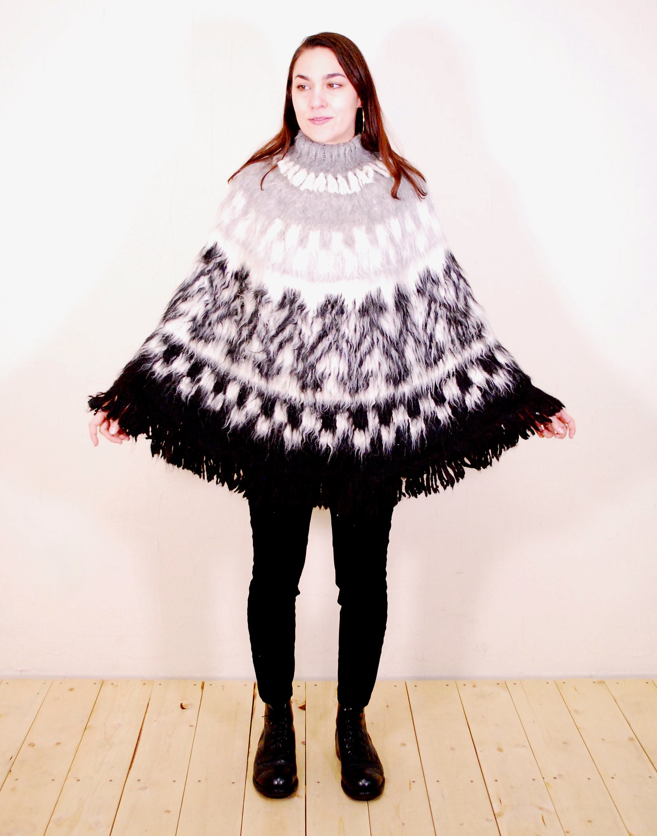 1960's/70's Grey Knit Turtleneck Poncho / Cape / Shawl 1960's/70's Grey Knit Turtleneck Poncho / Cape / Shawl