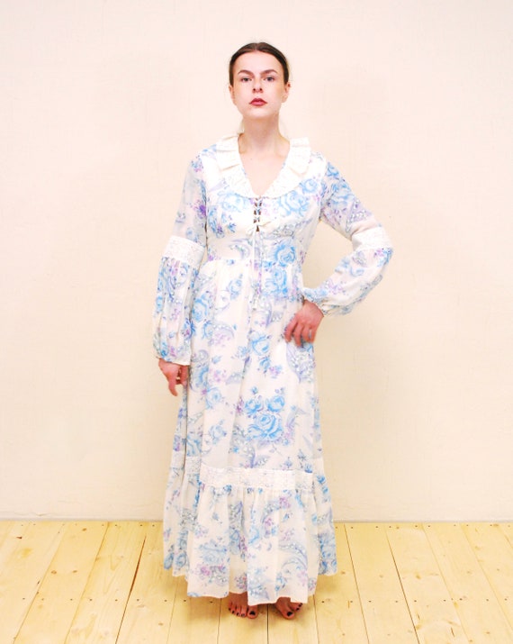 1960's/70's Light Blue Floral Maxi Dress with Lac… - image 3