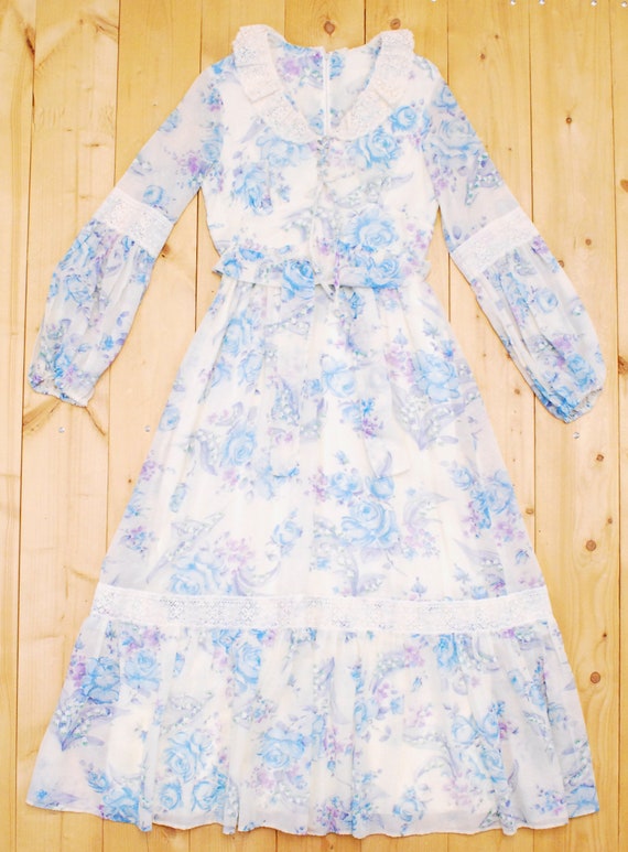 1960's/70's Light Blue Floral Maxi Dress with Lac… - image 7