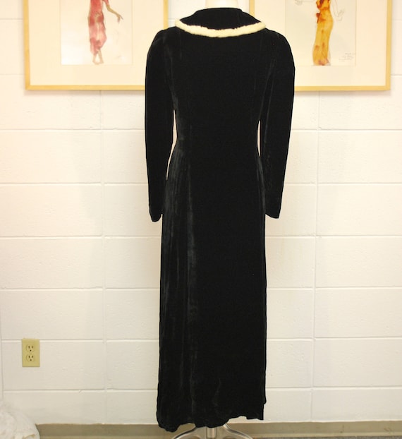 1930's Black Silk Velvet Opera Coat / White Fur C… - image 7