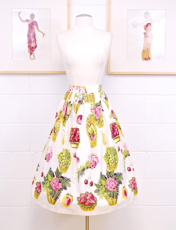 1950's/60's White ALDEN Swing Skirt with Fruit Bas