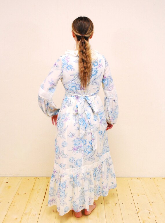 1960's/70's Light Blue Floral Maxi Dress with Lac… - image 9