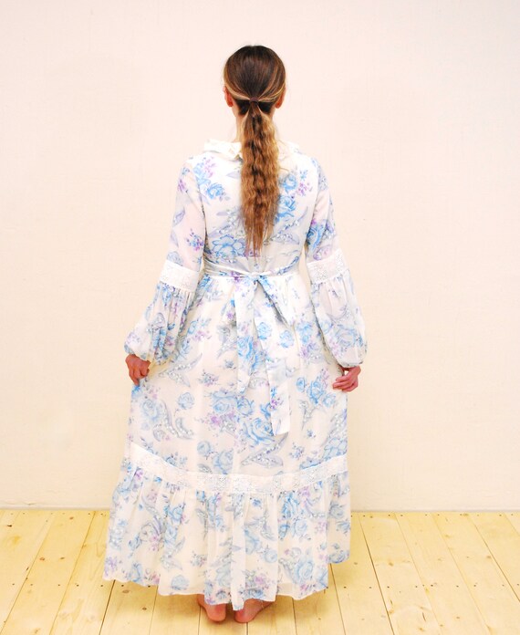 1960's/70's Light Blue Floral Maxi Dress with Lac… - image 10