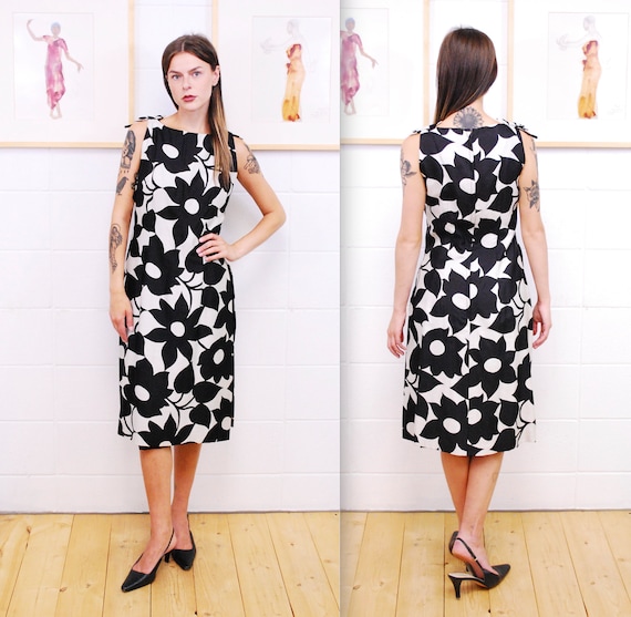 1960's SUZY PERETTE Black Floral Silk Dress / Sho… - image 1