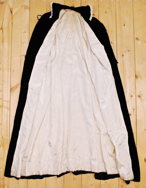 1930's Black Silk Velvet Opera Coat / White Fur C… - image 6