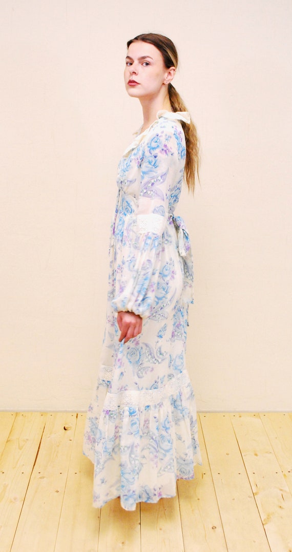 1960's/70's Light Blue Floral Maxi Dress with Lac… - image 5
