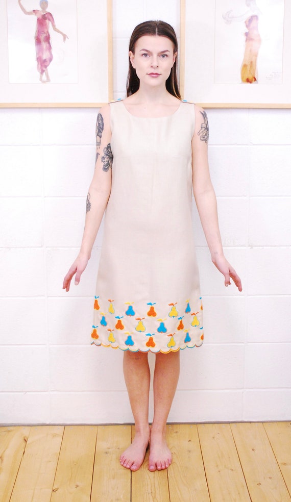 1960's Tan Linen Summer Day Dress / Embroidered P… - image 2