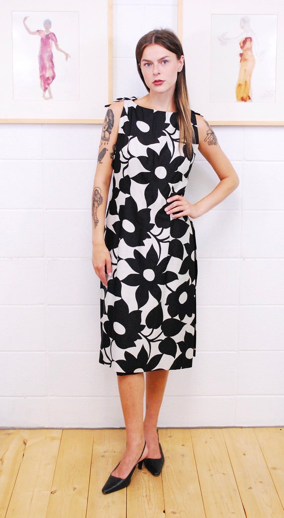 1960's SUZY PERETTE Black Floral Silk Dress / Sho… - image 2