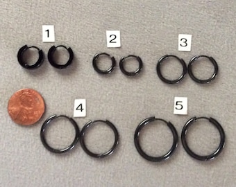 Acero inoxidable, negro, plateado, dorado y arcoíris. No se deslustra, no alergénico. Selección por número. De 12 mm a 23 mm. Resistente al agua.