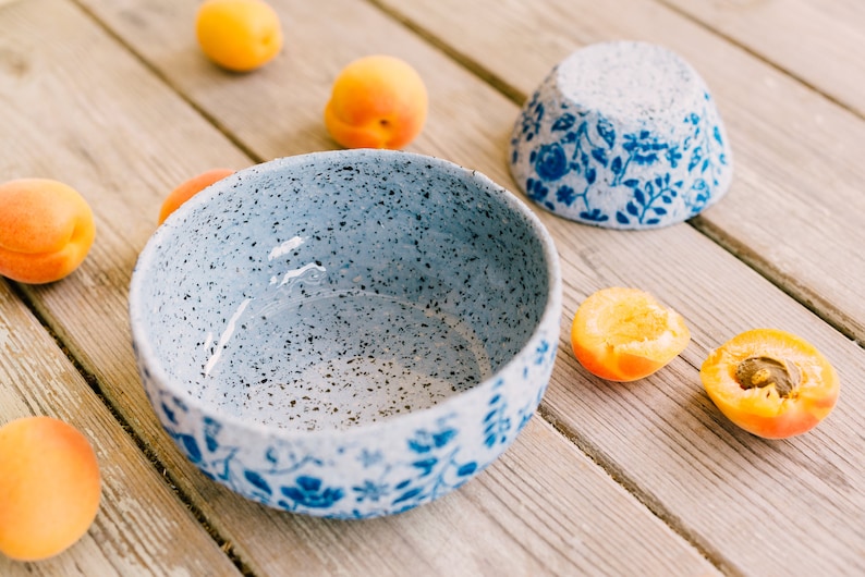 Pottery rustic blue bowl, Ceramic blue rustic bowl, Ceramic serving dish, Pottery cereal bowl, Gift for her, Housewarming gift imagem 4