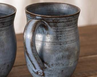 Mug bleu unique en céramique XXL, Très grande tasse en poterie, Grande tasse en poterie bleue unique faite main, Cadeau pour elle, Cadeau pour les amateurs de café, Cadeau d'anniversaire