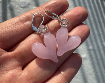 Rosa Herzen Kunst Glas Ohrringe - Glaskunst - geblasenes Glas Ohrringe - Ozean Glas Ohrringe - Rosa Lollipop Herz Ohrringe - Muttertagsgeschenk