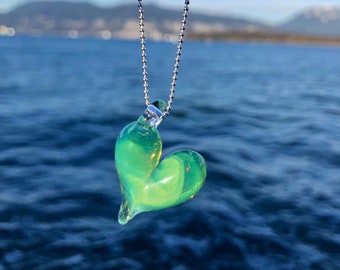 Sea Slyme Grün Herz Anhänger - Ocean Sea Halskette - Herz Halskette - Glas Schmuck - Mundgeblasenes Glas Herz - Berauschender Glas Anhänger