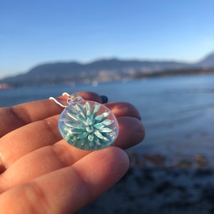 Halsband med glaskonst i havsanemon: Hänge i turkos sterlingsilver