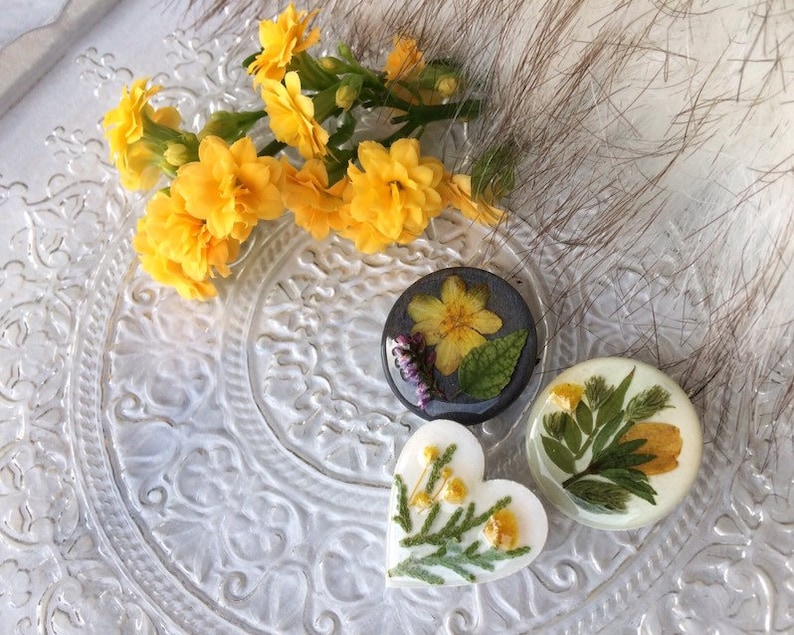 convention gifts spring theme Botanical floral jewelry with real dried leaves and flowers