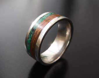 Anello in acciaio inossidabile con intarsio in malachite: fascia in legno di mogano