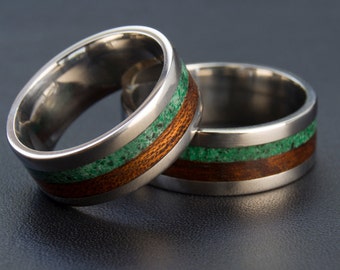 Set di fedi nuziali in acciaio inossidabile con intarsi in malachite - accenti in legno