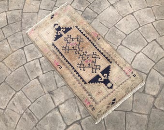 Vintage Turks klein vloerkleed: boho handgemaakt accenttapijt (1,3 x 2,7 ft)