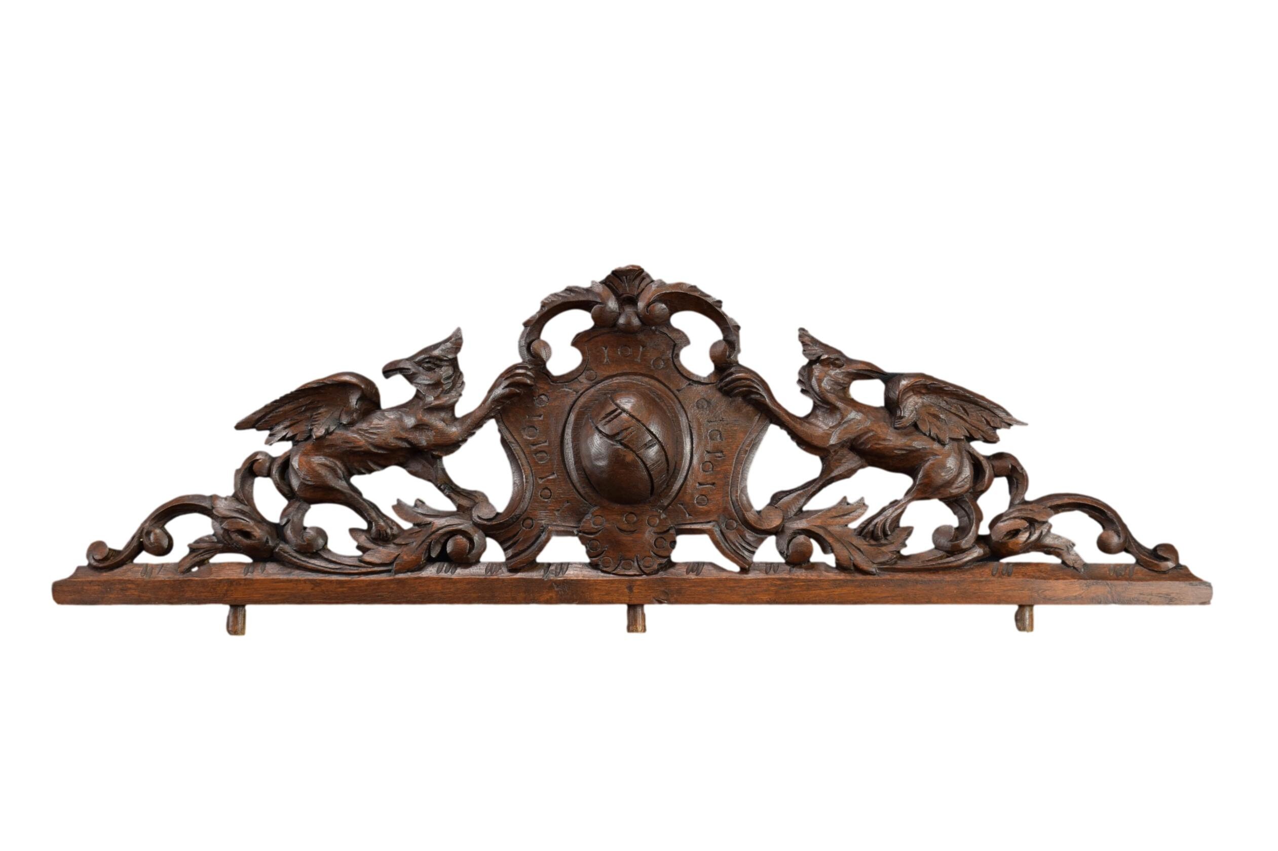 Bois Oiseaux Griffon Fronton Antique Français Mur Mont Forêt Noire