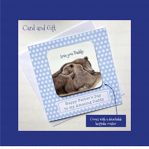 Gepersonaliseerde Daddy Bear Vaderdagkaart met een aandenkenonderzetter. Ik hou van je, papa berenkaart en cadeau, schattige vaderdag papabeerkaart