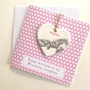 Biglietto con elefante personalizzato e regalo per una figlia meravigliosa, biglietto di compleanno con decorazione in ceramica staccabile, biglietto con elefante e ricordo