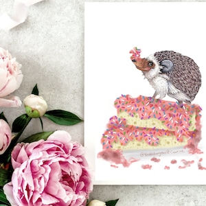 Tarjetas de erizo y pastel / Tarjetas de celebración individuales o en juego, ilustración de un erizo disfrutando de un pastel (chocolate, fresa, vainilla)