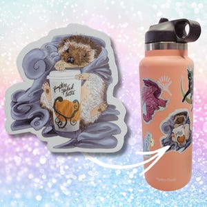 Sticker egel | Regenboogvinyl, laptop- en bidondecoratie, &#39;Pumpkin Spiked Latte&#39;