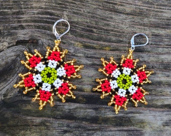 Kolczyki z kwiatami Huichol, kolczyki z koralików nasiennych, meksykańskie kolczyki, biżuteria Huichol, letnie kolczyki z kwiatami, ręcznie robione kolczyki z kwiatami, boho