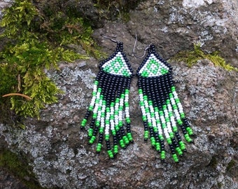 Green Native American earrings, beaded earrings, seed bead earrings, boho earrings Native American jewelry, Beaded Jewelry, Beadwork jewelry