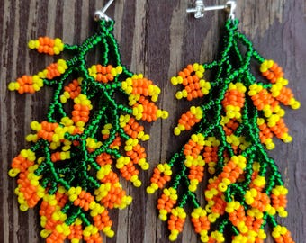 Oranjegele kralen bungeloorbellen, rocaille zomeroorbellen, Mexicaanse oorbellen, oorbellen franje, lange oorbellen met rocailles handgemaakt