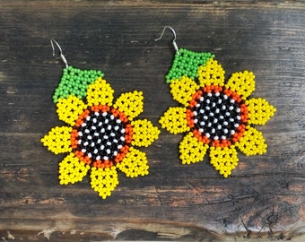 Sunflower earrings, Summer flowers earrings, Huichol Earrings, Sunflower Beaded summer jewelry, yellow flower earrings, seed beaded earrings