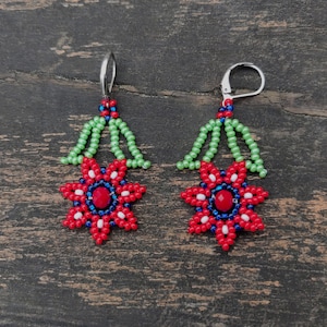 Flower huichol earrings, Mexican earrings, Huichol jewelry, seed beaded earrings, flower earrings handmade, red floral earrings, boho style