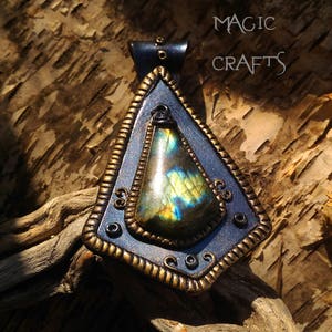 Bayek necklace shop