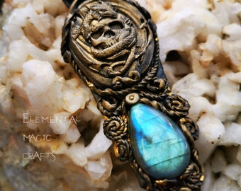 Medusa pendant with Labradorite