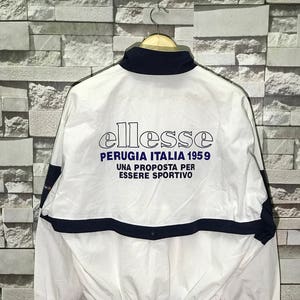 レアなヴィンテージ 90 年代 Ellesse ツートンカラー ウィンドブレーカー サイズ M / Ellesse 冬用ジャケット / Ellesse セーター / Ellesse T シャツ / Spell Out
