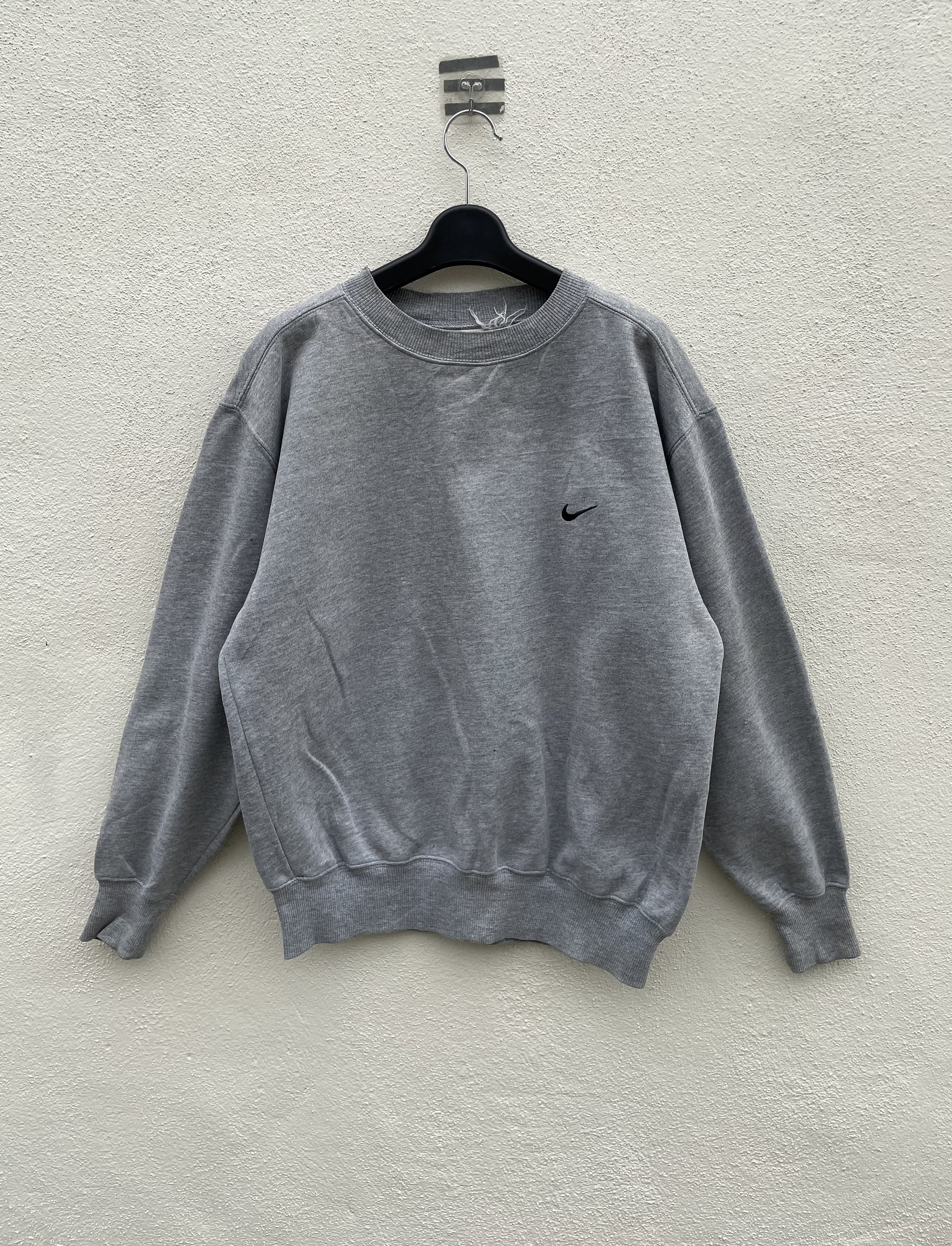 Vintage Nike Swoosh Embroidered Sweatshirt Size M / Sweatshirt Vintage