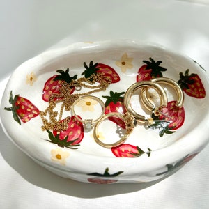 Strawberry clay jewelry dish, trinket dish, handmade MADE TO ORDER image 3