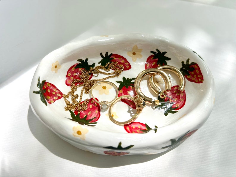 Strawberry clay jewelry dish, trinket dish, handmade MADE TO ORDER image 3