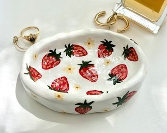 Strawberry clay jewelry dish, trinket dish, handmade (MADE TO ORDER)
