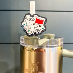 Sips and Trips タンブラー ストロー チャーム | タンブラー アクセサリー | ストロー チャーム | おもしろいチャーム