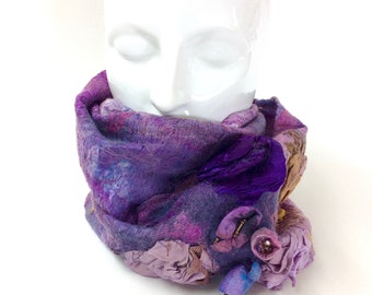 Silk merino wool colsjaal, nunofelt, hand felted, round, infinity lilac shades with yellow accents, roses with beads, super soft, unique scarf