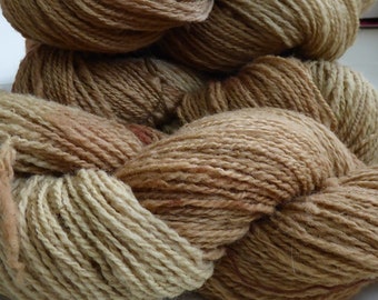 Hand-spun and vegetable dyed wool yarn, eco dyed, walnut, texelaar, beige reddish brown,