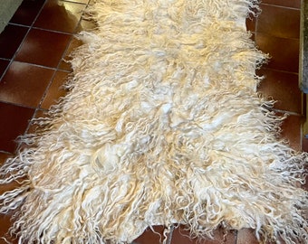 Racka Felt Fur - Natural Warmth for your Interior - Ivory Hand Felted Rug